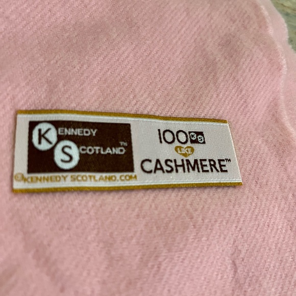 NWOT Kennedy Scotland 100% cashmere scarf - Picture 5 of 8